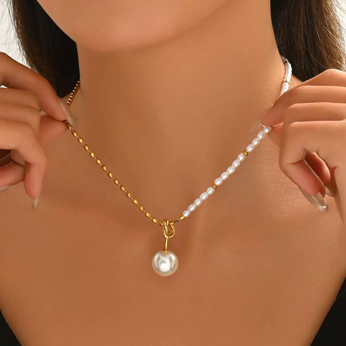Velour pearl necklace